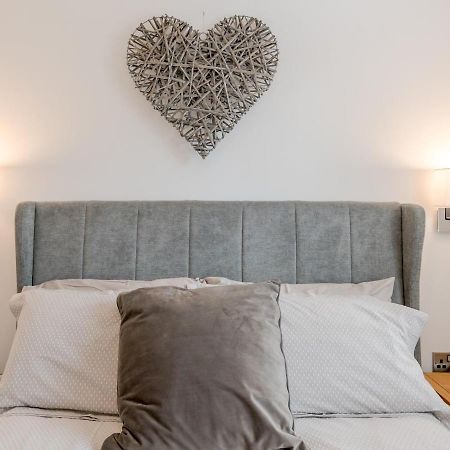 Pass The Keys 1 Bed Albury Contemporary Apartment With Secure Parking 什鲁斯伯里 外观 照片