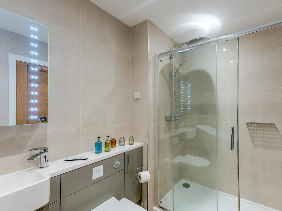Pass The Keys 1 Bed Albury Contemporary Apartment With Secure Parking 什鲁斯伯里 外观 照片